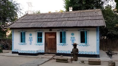 Дідова хата у Миколаївському зоопарку Дідова хата у Миколаївському зоопарку