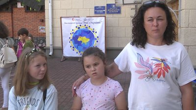 "Діти слухають казки": луцькі театрали влаштовують арттерапію "Діти слухають казки": луцькі театрали влаштовують арттерапію
