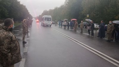 На Житомирщину прибув літак з тілами загиблих під Чугуєвом курсантів (ОНОВЛЮЄТЬСЯ) На Житомирщину прибув літак з тілами загиблих під Чугуєвом курсантів (ОНОВЛЮЄТЬСЯ)