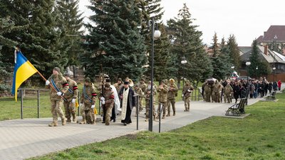 В Ужгороді попрощалися із полеглим на війні Василем Міовканичем В Ужгороді попрощалися із полеглим на війні Василем Міовканичем