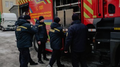 Тернопільські рятувальники отримали сучасні пожежні автомобілі Тернопільські рятувальники отримали сучасні пожежні автомобілі