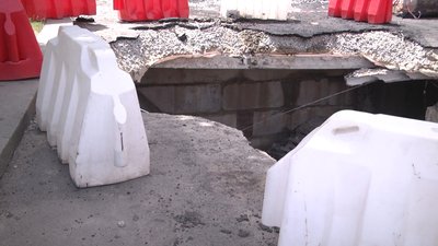 Знайшли причину провалля на вулиці Перемоги у Житомирі Знайшли причину провалля на вулиці Перемоги у Житомирі