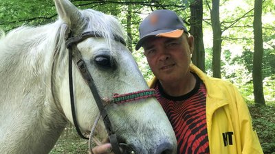 Організатор школи верхової їзди Борис Семиволос з Луганщини Організатор школи верхової їзди Борис Семиволос з Луганщини
