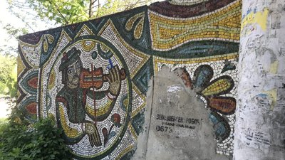 На Прикарпатті реставруватимуть автобусні зупинки, оздоблені мозаїкою На Прикарпатті реставруватимуть автобусні зупинки, оздоблені мозаїкою