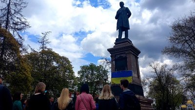 Дізнатися більше про місто і допомогти захисникам: у Сумах організовують благодійні екскурсії Дізнатися більше про місто і допомогти захисникам: у Сумах організовують благодійні екскурсії