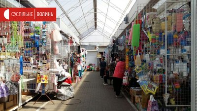 На ринках Луцька почали продавати промислові товари