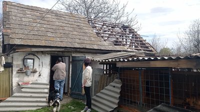 Двічі в одне місце — у Лебедині російська авіація кілька разів скидала бомби на вулицю Привокзальну Двічі в одне місце — у Лебедині російська авіація кілька разів скидала бомби на вулицю Привокзальну