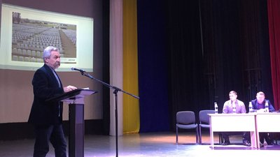 У Черкасах члени сімей загиблих та представники міської ради обговорили проєкти надгробків захисникам У Черкасах члени сімей загиблих та представники міської ради обговорили проєкти надгробків захисникам