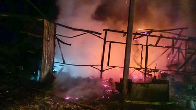 Пожежа у фермерському господарстві, яка зайнялася через влучання російського БпЛА, Артемівка, 18 березня 2026 року