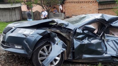 На Вінниччині ДТП на залізничному переїзді: загинув водій Skoda На Вінниччині ДТП на залізничному переїзді: загинув водій Skoda