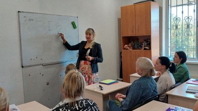 Мами дітей з інвалідністю вивчають англійську. У Миколаєві стартували безкоштовні курси