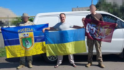На Житомирщині старости громади зібрали гроші та купили автомобіль для 95 бригади На Житомирщині старости громади зібрали гроші та купили автомобіль для 95 бригади