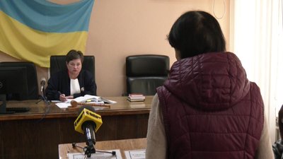 У Кіровоградській області допитали потерпілу у справі про вбивство собаки