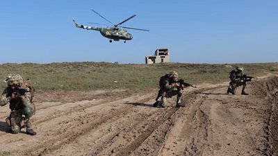 На Херсонщині відбулися навчання авіаційників та десантників ЗСУ