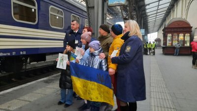"Поїзд Єднання", що сполучає Ужгород та Краматорськ, зробив зупинку у Львові "Поїзд Єднання", що сполучає Ужгород та Краматорськ, зробив зупинку у Львові