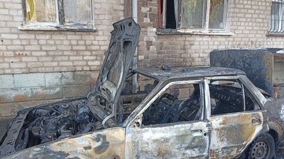У Житомирі загорівся автомобіль – вогнем пошкоджено прилеглий будинок У Житомирі загорівся автомобіль – вогнем пошкоджено прилеглий будинок