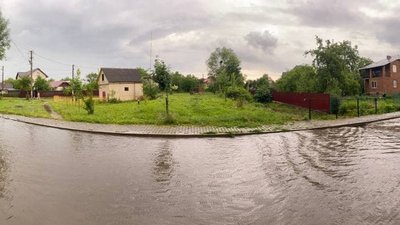 Підтоплення та повалені дерева. На Івано-Франківщині ліквідовують наслідки негоди