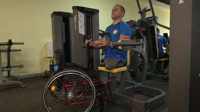 Паралімпієць готується до змагань Паралімпієць готується до змагань