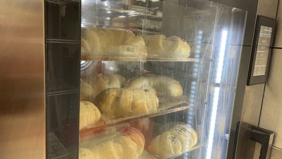 Передають випічку на фронт та у лікарні: як у Дніпрі працює благодійна пекарня Передають випічку на фронт та у лікарні: як у Дніпрі працює благодійна пекарня
