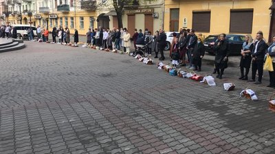 Франківськ напередодні Великодня: містяни освячують паски