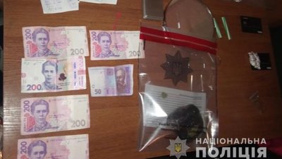 На Закарпатті подружжя організувало в себе вдома наркопритон На Закарпатті подружжя організувало в себе вдома наркопритон