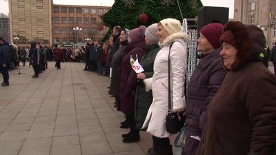 У Черкасах на Соборній площі утворили “Ланцюг єдності”
