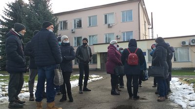 У Мені знову протестують працівники сирзаводу У Мені знову протестують працівники сирзаводу