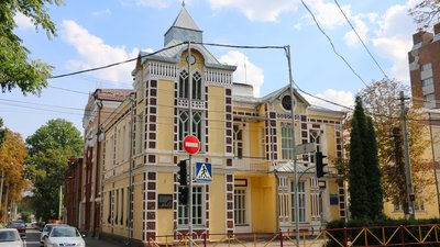 ТОП-12 палаців та садиб Хмельниччини: особняк на Грушевського, 95 у Хмельницькому ТОП-12 палаців та садиб Хмельниччини: особняк на Грушевського, 95 у Хмельницькому