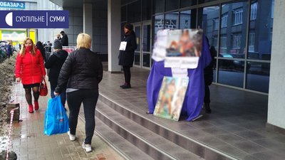 Працювали на виїзд. Сумські підприємці організували продаж непродовольчих товарів Працювали на виїзд. Сумські підприємці організували продаж непродовольчих товарів