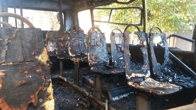 У центрі Чернівців горіла маршрутка: пожежу загасили У центрі Чернівців горіла маршрутка: пожежу загасили
