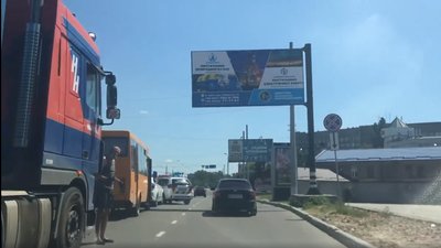 У центрі Сум фура зіштовхнулася з маршруткою