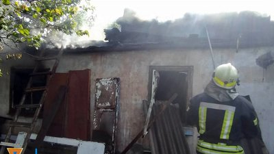 У Кривому Розі згорів приватний будинок, власниця отримала опіки У Кривому Розі згорів приватний будинок, власниця отримала опіки