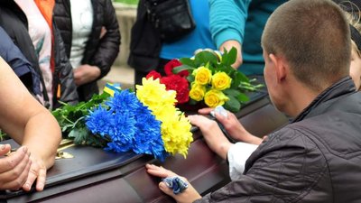На Дніпропетровщині попрощались з загиблим бійцем