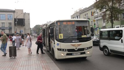 Як змінювалась ціна на проїзд у Рівному протягом років та яка ситуація в інших містах
