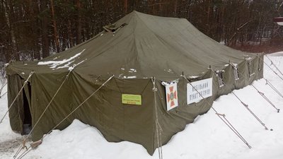 Поблизу Києва встановили намети для обігріву водіїв вантажівок