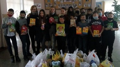 "Торбинки для тваринки": пів тонни корму для тварин у зібрали черкаські школярі