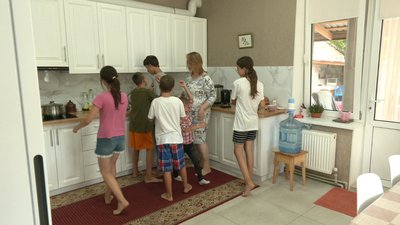 На Черкащині родина виховує прийомних дітей протягом 17 років На Черкащині родина виховує прийомних дітей протягом 17 років