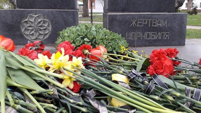 У Сумах вшанували пам'ять ліквідаторів Чорнобильської аварії У Сумах вшанували пам'ять ліквідаторів Чорнобильської аварії