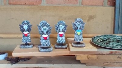 На Житомирщині переселенець із Бучанського району створює сувенірні тарілки на патріотичну тематику На Житомирщині переселенець із Бучанського району створює сувенірні тарілки на патріотичну тематику