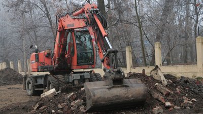 У парку імені Шевченка в Чернівцях демонтують огорожу колишньої "клітки": планують облаштувати скейтпарк У парку імені Шевченка в Чернівцях демонтують огорожу колишньої "клітки": планують облаштувати скейтпарк