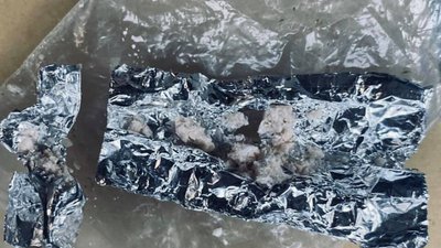 Прикарпатські поліцейські затримали підозрюваного у продажу наркотиків Прикарпатські поліцейські затримали підозрюваного у продажу наркотиків