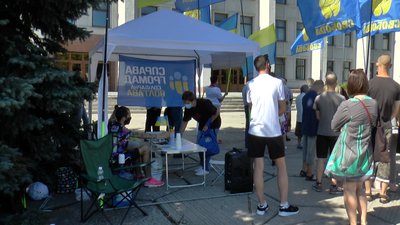 Полтавці підписують звернення до влади проти навчання у школах російькою мовою Полтавці підписують звернення до влади проти навчання у школах російькою мовою