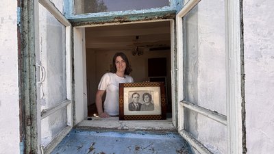 Як на Волині онука відновлює столітню хату-мазанку своєї бабусі Як на Волині онука відновлює столітню хату-мазанку своєї бабусі