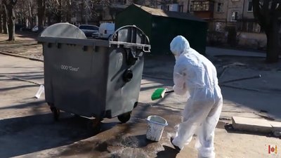 В Одесі дезінфікують усі громадські місця та транспорт В Одесі дезінфікують усі громадські місця та транспорт