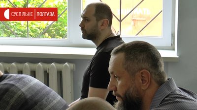 Обвинувачений Олексій Сердюков та потерпілий Валерій Похиленко Обвинувачений Олексій Сердюков та потерпілий Валерій Похиленко