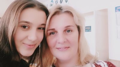 У Тернополі діти переселенців вчилися писати писанки У Тернополі діти переселенців вчилися писати писанки