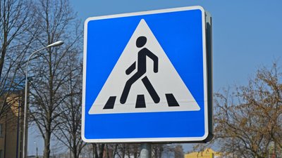 Пішохідний перехід на Соборності в Луцьку, пішохідний світлофор, регульований рух