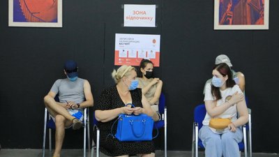 На вихідних від COVID-19 вакцинували понад 3 тисячі мешканців Одещини На вихідних від COVID-19 вакцинували понад 3 тисячі мешканців Одещини