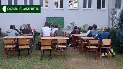 Уроки надворі проводять в Ужгородській школі № 3 Уроки надворі проводять в Ужгородській школі № 3
