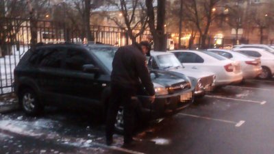 У Харкові шукають вибухівку у двох супермаркетах та будівлі суду У Харкові шукають вибухівку у двох супермаркетах та будівлі суду